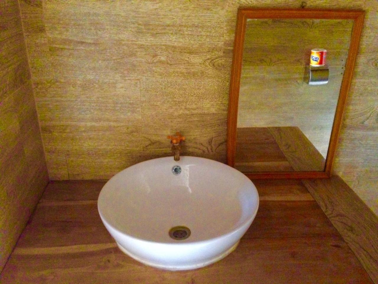Lakey Beach Inn Hotel Huu エクステリア 写真