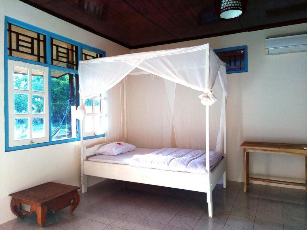 Lakey Beach Inn Hotel Huu エクステリア 写真